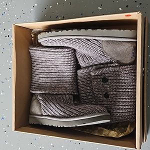 Gray knit Uggs